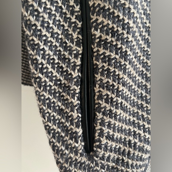 Romeo & Juliet Couture Poncho - Picture 2 of 5